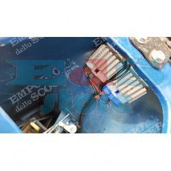 PowerSafe CONTROL UNIT - REGULATES VOLTAGE ON VESPA 125 PRIMAVERA - ET3 (SUITABLE FOR PROTECTING BULBS AND LED KITS)