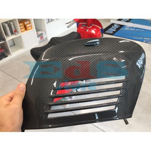 PUERTA DE COMPARTIMENTO DEL MOTOR EN CARBONO PARA VESPA 50-90-125
